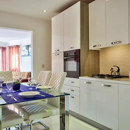 Seaviews With Jacuzzi Appartement Sliema